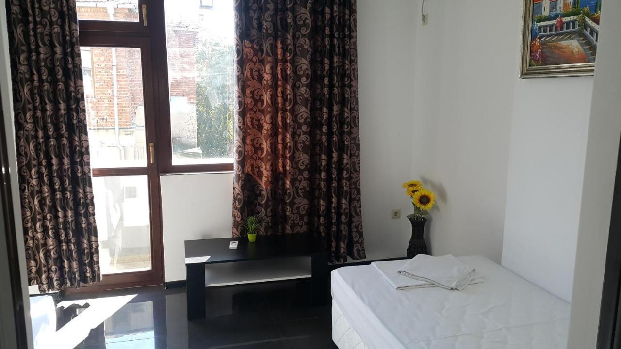 Central Beach Guest Rooms Burgas Exterior photo
